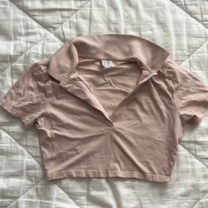Cropped light pink top with collar